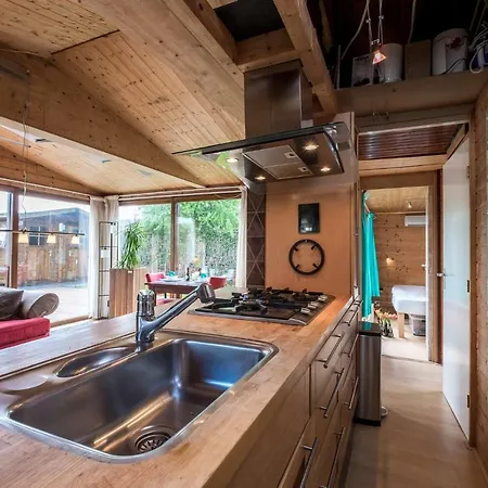 Lovely Bungalow 펜션